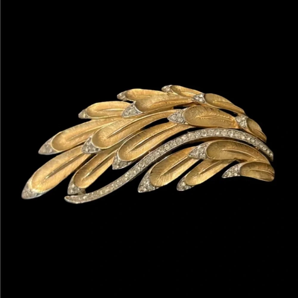 Vintage Whimical Trifari Gold Plated Crystal Angel Wings Brooch